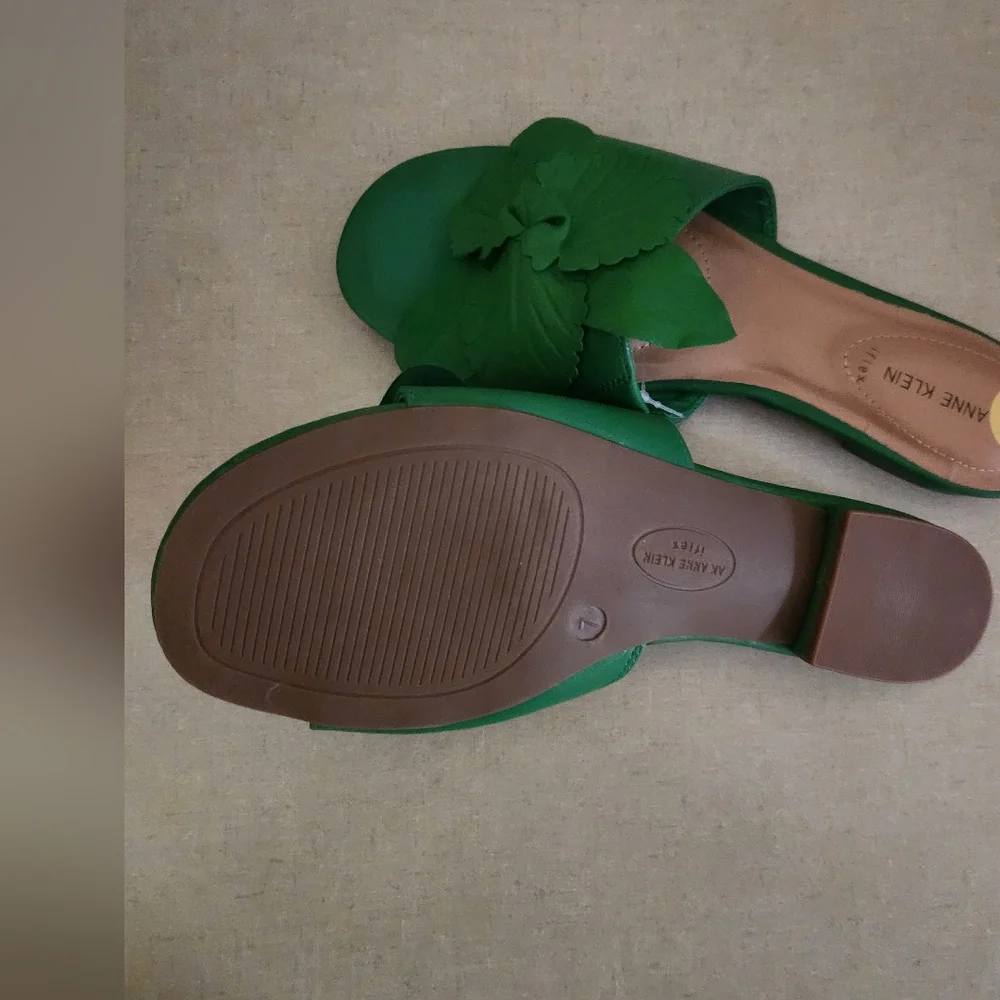 Anne Klein Vibrant Green Floral Slide Sandals,Caribbean/Vacation Ready,S-7, NWOT - Picture 2 of 5